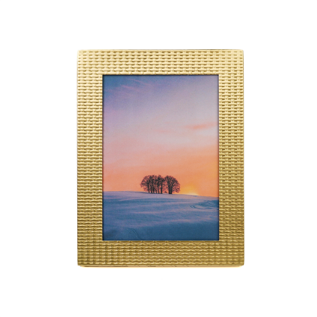 Front view of gold photoframe 