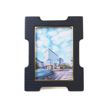Front view of grey photoframe 