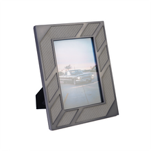 Side view of silver photoframe